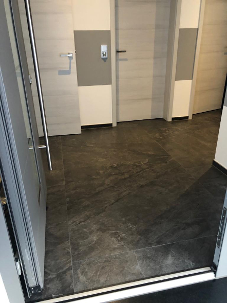 Boden – Feinsteinzeug-Verlegung